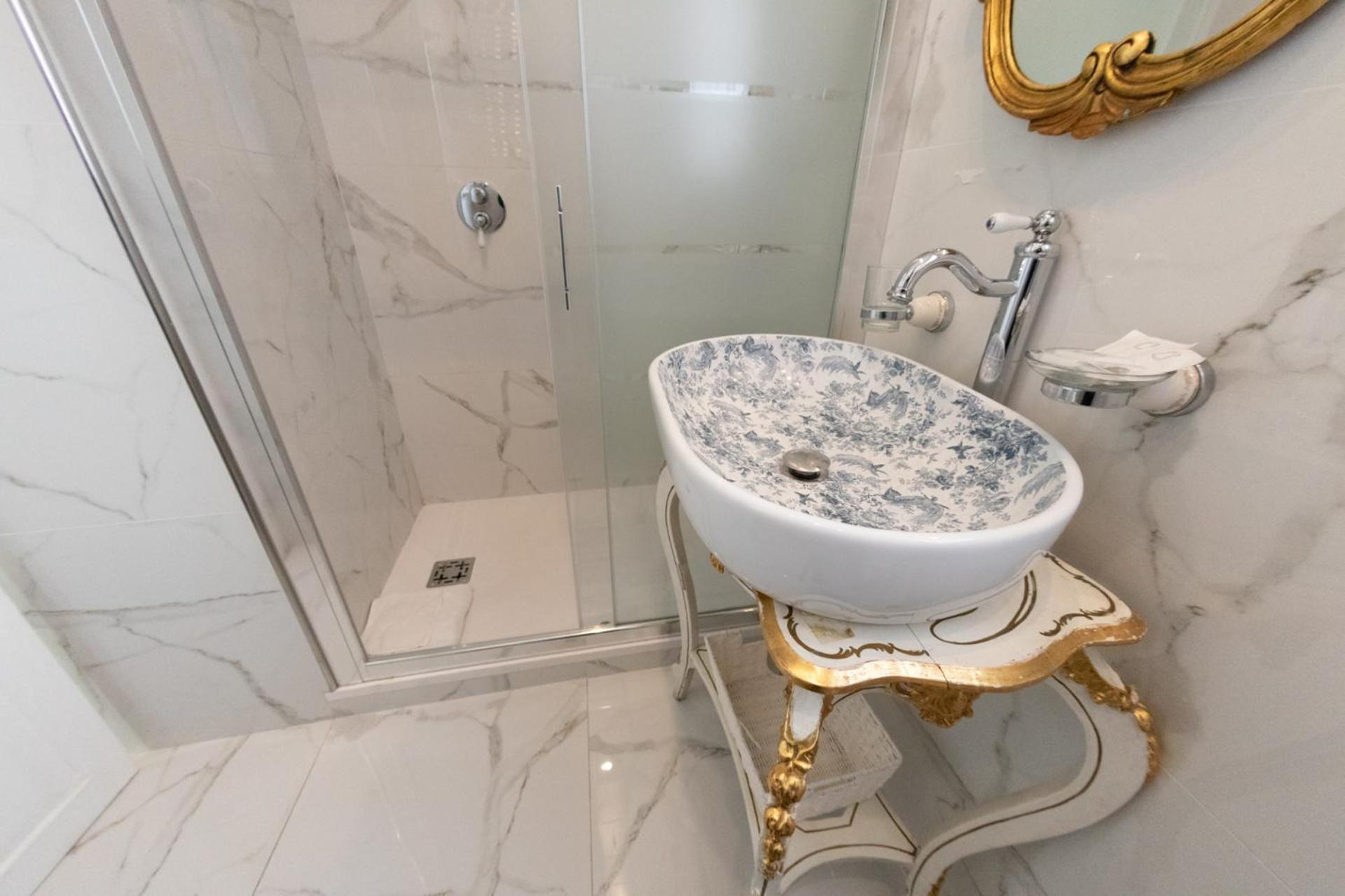 The Rent - Spacious Multi-room On Via Cavour Appartamento