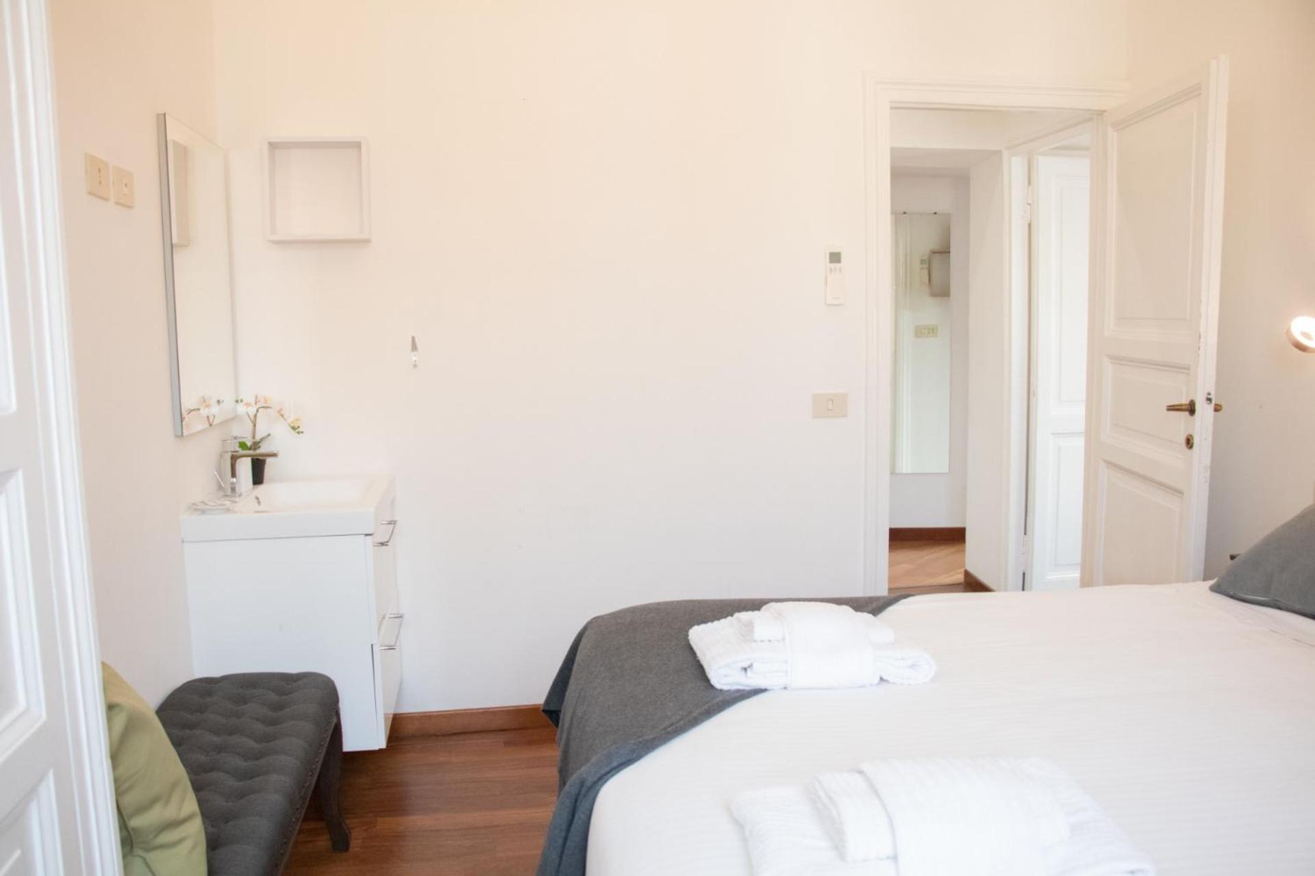 The Rent - Spacious Multi-room On Via Cavour Appartamento