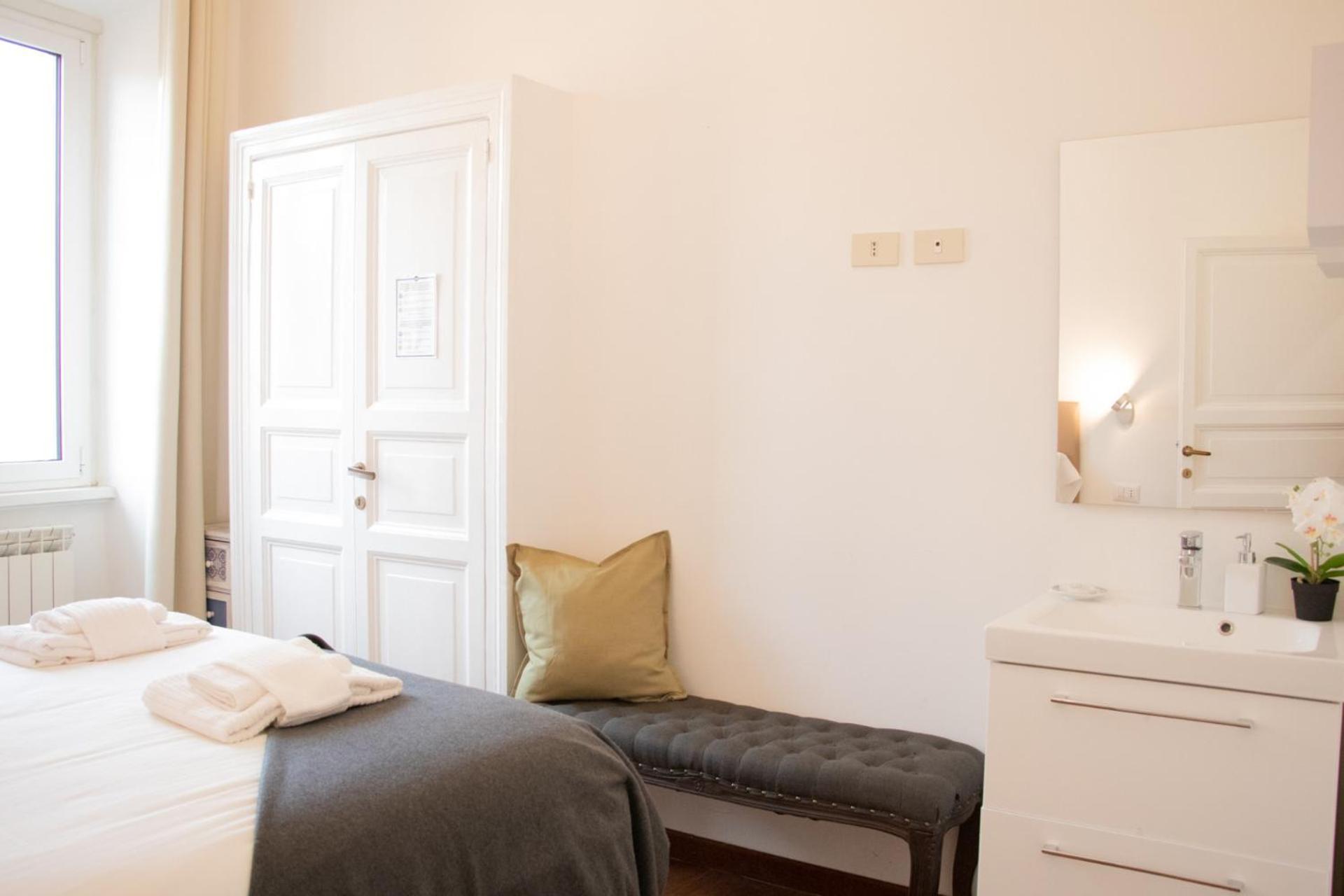 The Rent - Spacious Multi-room On Via Cavour * Roma