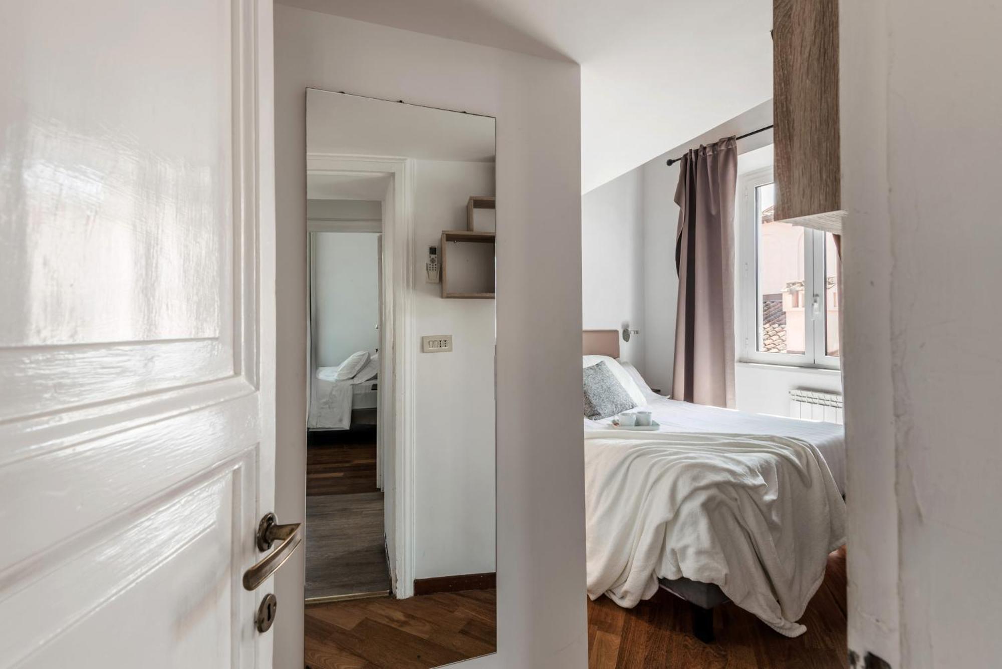 The Rent - Spacious Multi-room On Via Cavour Roma