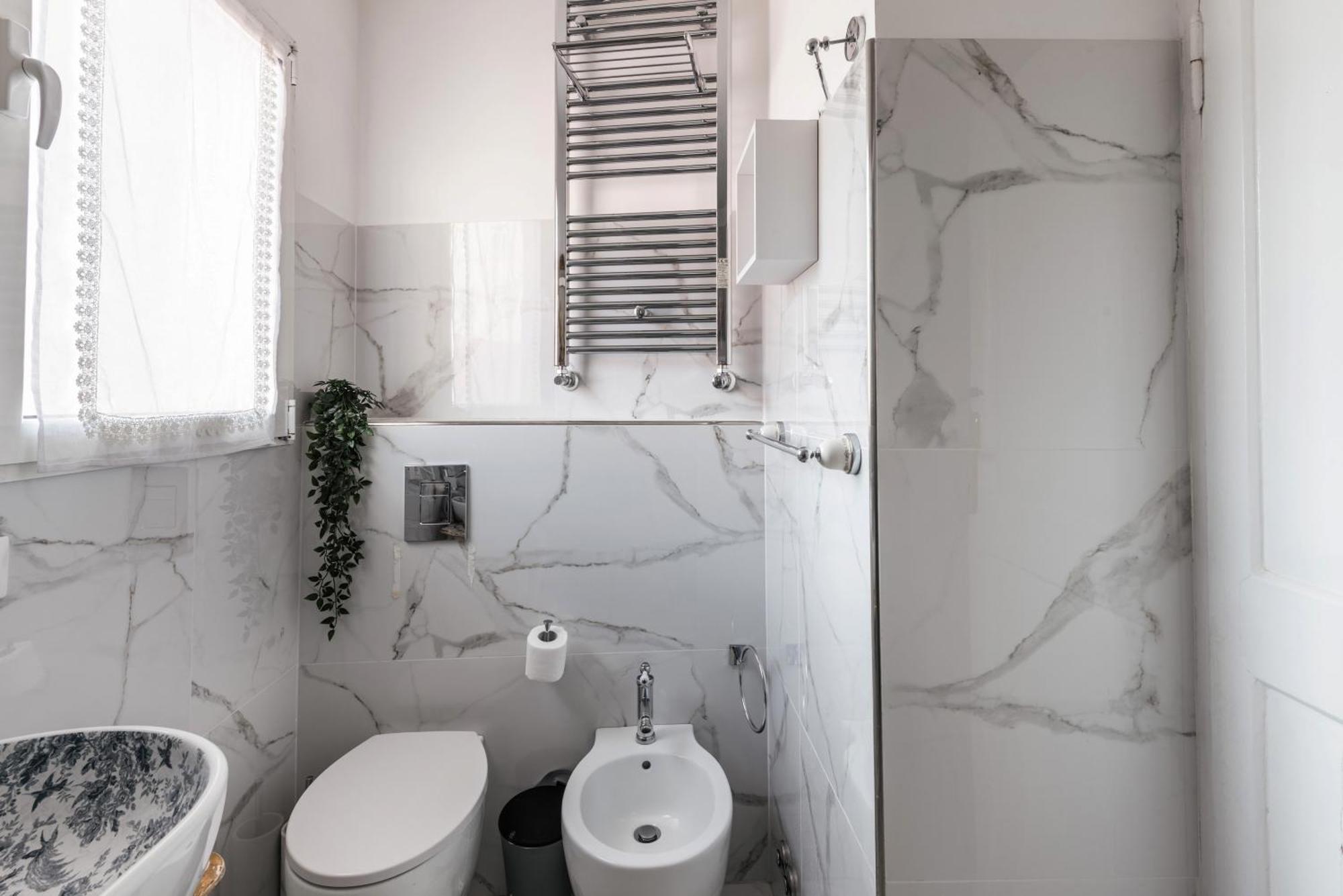 The Rent - Spacious Multi-room On Via Cavour * Roma