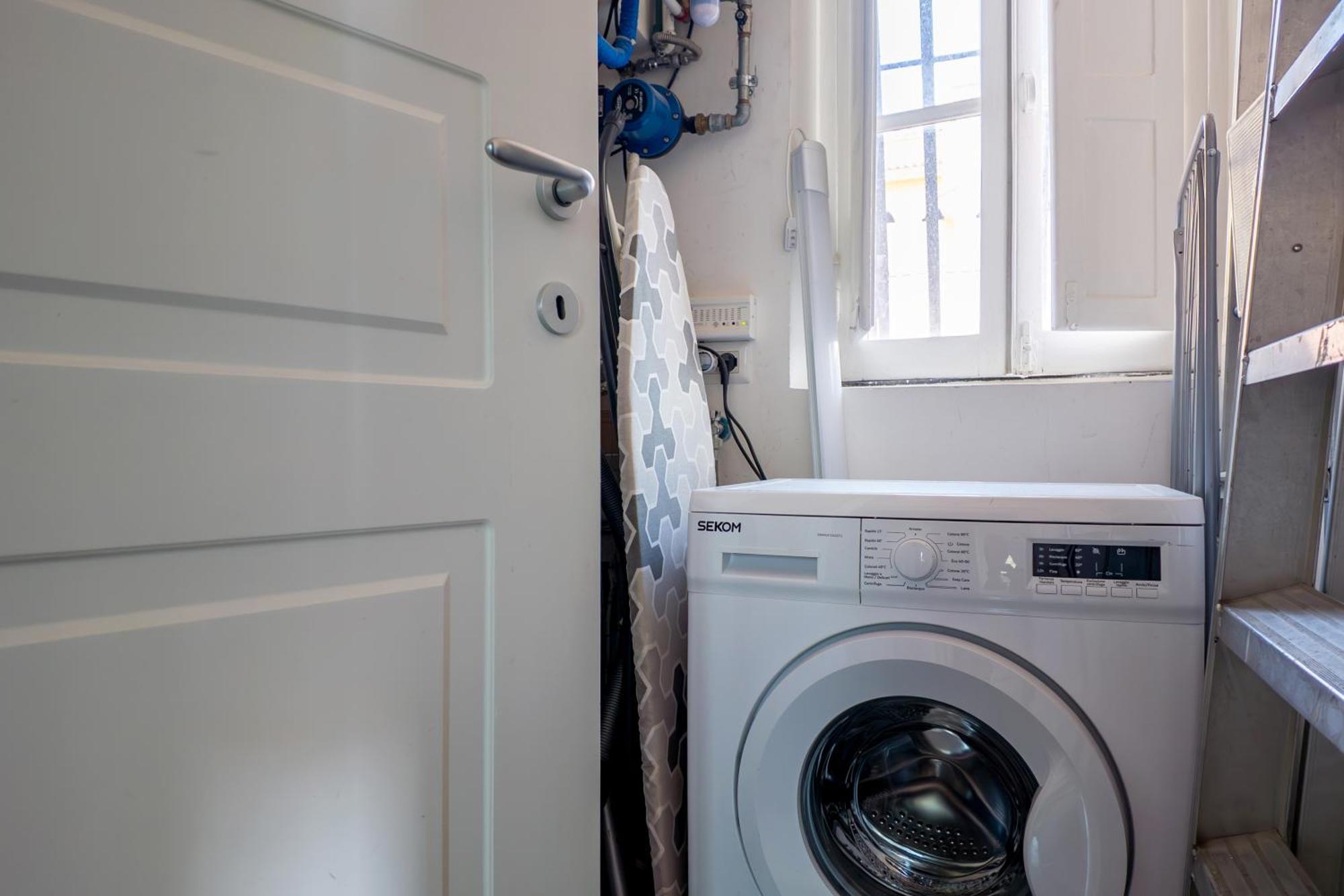 The Rent - Spacious Multi-room On Via Cavour * Roma